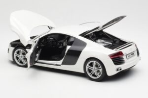 Audi R8 Type 42 Alb Kyosho 1:18 09213W Metal - imaginea 5 din 8