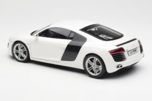 Audi R8 Type 42 Alb Kyosho 1:18 09213W Metal - imaginea 7 din 8