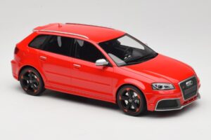 Audi RS3 8P Sportback Roșu DNA 1:18 DNA000056 Rășină - imaginea 4 din 6