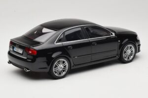 Audi RS4 B7 Sedan Phantom Black Minichamps 1:18 5010509115 Metal - imaginea 3 din 8