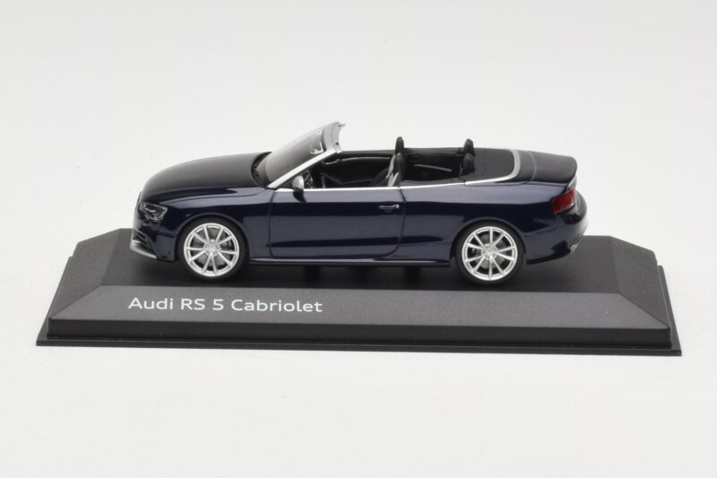 Audi RS5 B8 Cabriolet Estoril Blue Minichamps 1:43 Audi RS5 B8 Cabriolet Estoril Blue Minichamps 1:43 5011215313 Metal