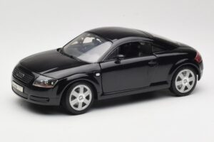Audi TT 8N Negru Revell 1:18 08953 Metal