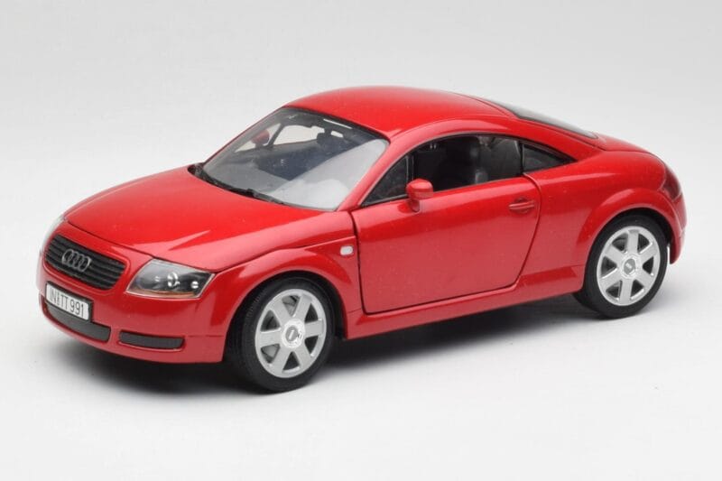 Audi TT 8N Coupe Roșu Revell 1:18 89909092 Metal