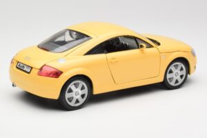 Audi TT 8N Galben Revell 1:18 08954-M1 Metal - imaginea 3 din 8