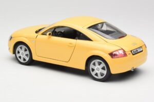 Audi TT 8N Galben Revell 1:18 08954-M1 Metal - imaginea 7 din 8