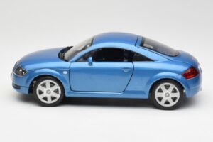 Audi TT 8N Albastru Revell 1:18 8954 Metal - imaginea 4 din 8