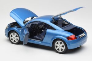 Audi TT 8N Albastru Revell 1:18 8954 Metal - imaginea 5 din 8