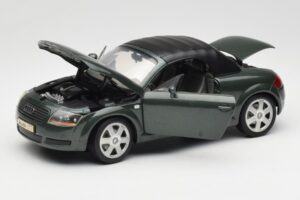 Audi TT 8N Roadster Verde Revell 1:18 8979 Metal - imaginea 2 din 8