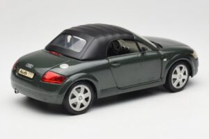 Audi TT 8N Roadster Verde Revell 1:18 8979 Metal - imaginea 3 din 8