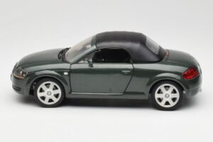 Audi TT 8N Roadster Verde Revell 1:18 8979 Metal - imaginea 4 din 8
