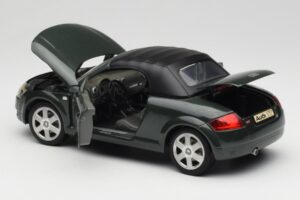 Audi TT 8N Roadster Verde Revell 1:18 8979 Metal - imaginea 5 din 8