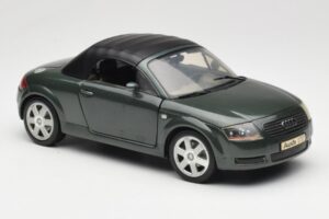 Audi TT 8N Roadster Verde Revell 1:18 8979 Metal - imaginea 6 din 8