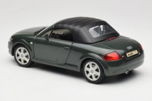 Audi TT 8N Roadster Verde Revell 1:18 8979 Metal - imaginea 7 din 8