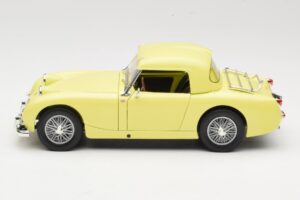 Austin-Healey Sprite Mk1 Galben Revell 1:18 8835 Metal - imaginea 4 din 8