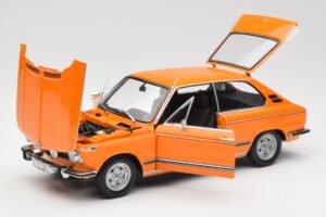 BMW 2000 Tii Touring Portocaliu Minichamps 1:18 80430145824 Metal - imaginea 2 din 8