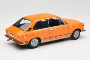 BMW 2000 Tii Touring Portocaliu Minichamps 1:18 80430145824 Metal - imaginea 3 din 8