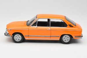 BMW 2000 Tii Touring Portocaliu Minichamps 1:18 80430145824 Metal - imaginea 4 din 8
