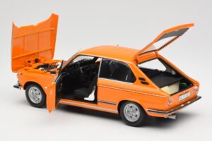 BMW 2000 Tii Touring Portocaliu Minichamps 1:18 80430145824 Metal - imaginea 5 din 8