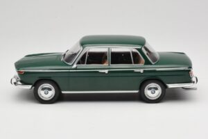 BMW 2000 121 Verde MCG 1:18 MCG18542 Metal - imaginea 3 din 6