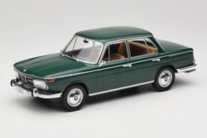 BMW 2000 121 Verde MCG 1:18 MCG18542 Metal