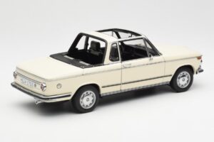 BMW 2002 Baur Cabriolet E10 Chamonix Alb AUTOart 1:18 70532 Metal - imaginea 3 din 8