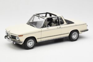BMW 2002 Baur Cabriolet E10 Chamonix Alb AUTOart 1:18 70532 Metal
