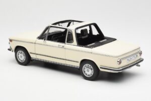 BMW 2002 Baur Cabriolet E10 Chamonix Alb AUTOart 1:18 70532 Metal - imaginea 7 din 8