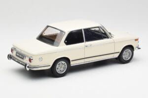 BMW 2002 Alb Kyosho 1:18 08541W Metal - imaginea 3 din 8