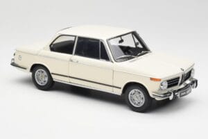 BMW 2002 Alb Kyosho 1:18 08541W Metal - imaginea 6 din 8