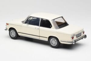 BMW 2002 Alb Kyosho 1:18 08541W Metal - imaginea 7 din 8