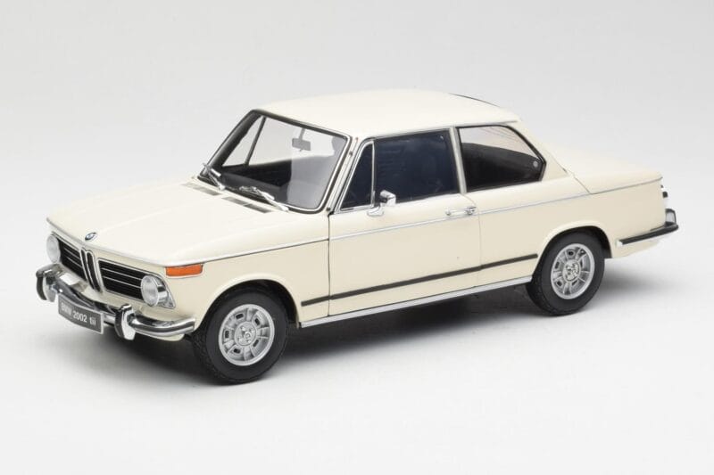 BMW 2002 Alb Kyosho 1:18 08541W Metal
