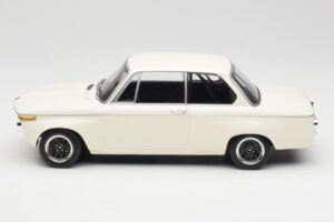 BMW 2002 Alb Plain Body Version Minichamps 1:18 155702600 Metal - imaginea 3 din 6