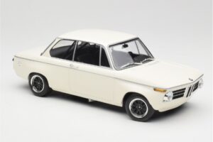 BMW 2002 Alb Plain Body Version Minichamps 1:18 155702600 Metal - imaginea 4 din 6