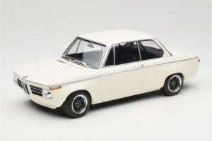 BMW 2002 Alb Plain Body Version Minichamps 1:18 155702600 Metal