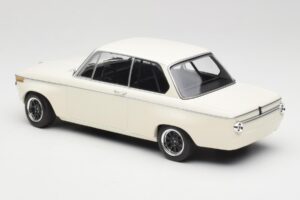 BMW 2002 Alb Plain Body Version Minichamps 1:18 155702600 Metal - imaginea 5 din 6