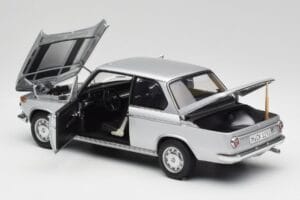 BMW 2002tii Argintiu AUTOart 1:18 80430151479 Metal - imaginea 5 din 8