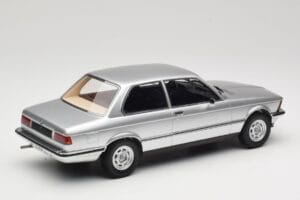 BMW 320 E21 Argintiu Minichamps 1:18 107024200 Rășină - imaginea 2 din 6