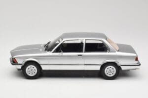 BMW 320 E21 Argintiu Minichamps 1:18 107024200 Rășină - imaginea 3 din 6