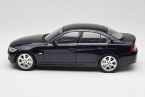 BMW 330i E46 Negru Kyosho 1:18 08731RB Metal - imaginea 4 din 8