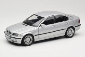 BMW 330i E46 Argintiu UT 1:18 80430302328 Metal