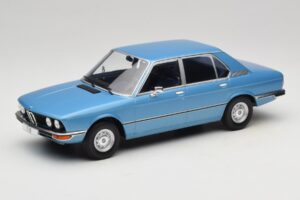 BMW 5 Series E12 Albastru MCG 1:18 MCG18541 Metal