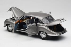 BMW 502 2.6 Luxus Silver Beige Metallic AUTOart 1:18 70591 Metal - imaginea 5 din 8