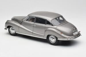 BMW 502 2.6 Luxus Silver Beige Metallic AUTOart 1:18 70591 Metal - imaginea 7 din 8