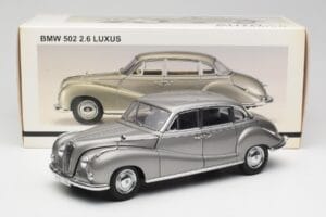 BMW 502 2.6 Luxus Silver Beige Metallic AUTOart 1:18 70591 Metal - imaginea 8 din 8