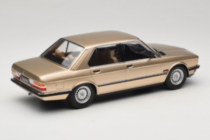 BMW 520i E28 Gold Metallic IXO 1:18 18CMC184 Metal - imaginea 2 din 6