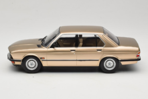 BMW 520i E28 Gold Metallic IXO 1:18 18CMC184 Metal - imaginea 3 din 6