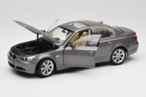BMW 530i E60 Grey Metallic Revell 1:18 08841 Metal - imaginea 2 din 8