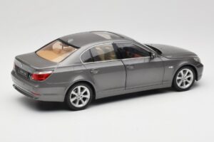 BMW 530i E60 Grey Metallic Revell 1:18 08841 Metal - imaginea 3 din 8