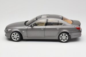 BMW 530i E60 Grey Metallic Revell 1:18 08841 Metal - imaginea 4 din 8