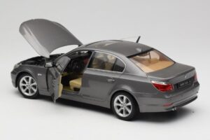 BMW 530i E60 Grey Metallic Revell 1:18 08841 Metal - imaginea 5 din 8